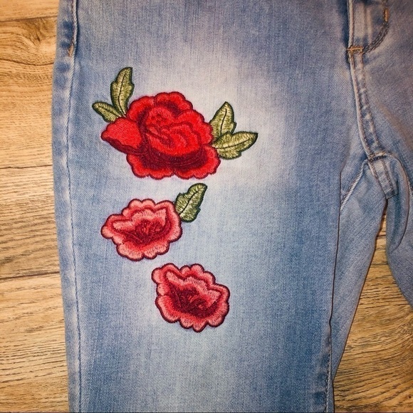 a.n.a. Floral Embroidered Skinny Ankle Jeans - Picture 8 of 8
